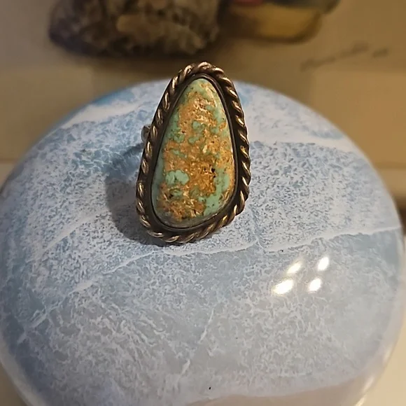 Amazing Turquoise with wrapped detailed 925 sterling silver ring size 8 - Picture 1 of 6